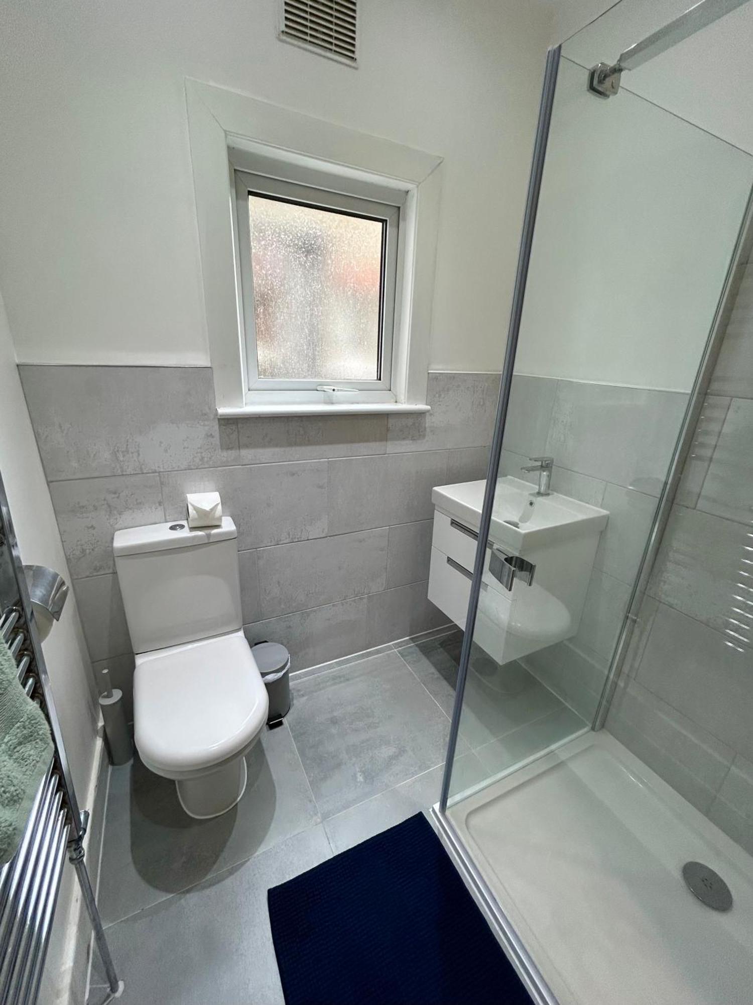 Spacious Battersea Rooms And Apartments London Room photo